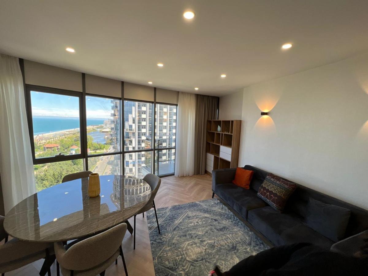 Holiday Lux Tower Batumi Exterior photo