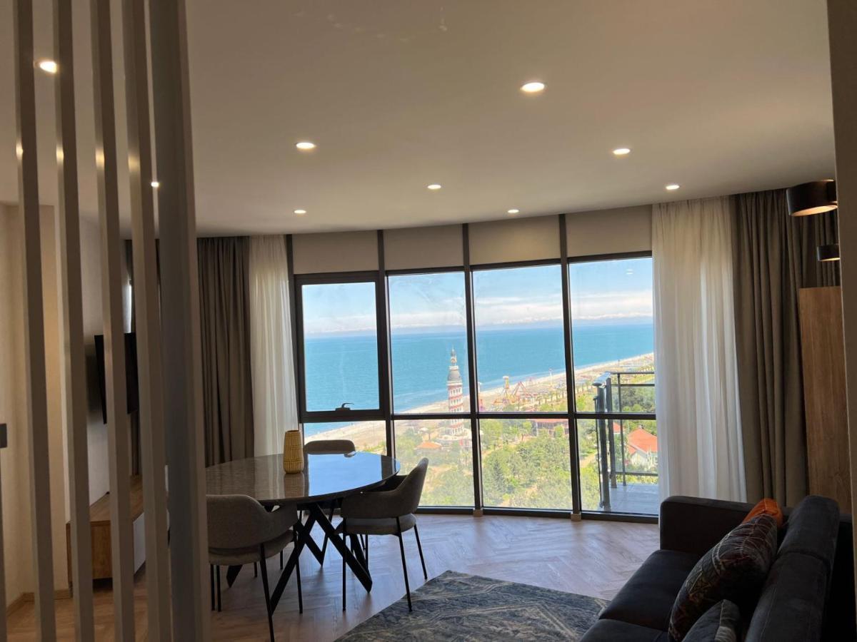 Holiday Lux Tower Batumi Exterior photo