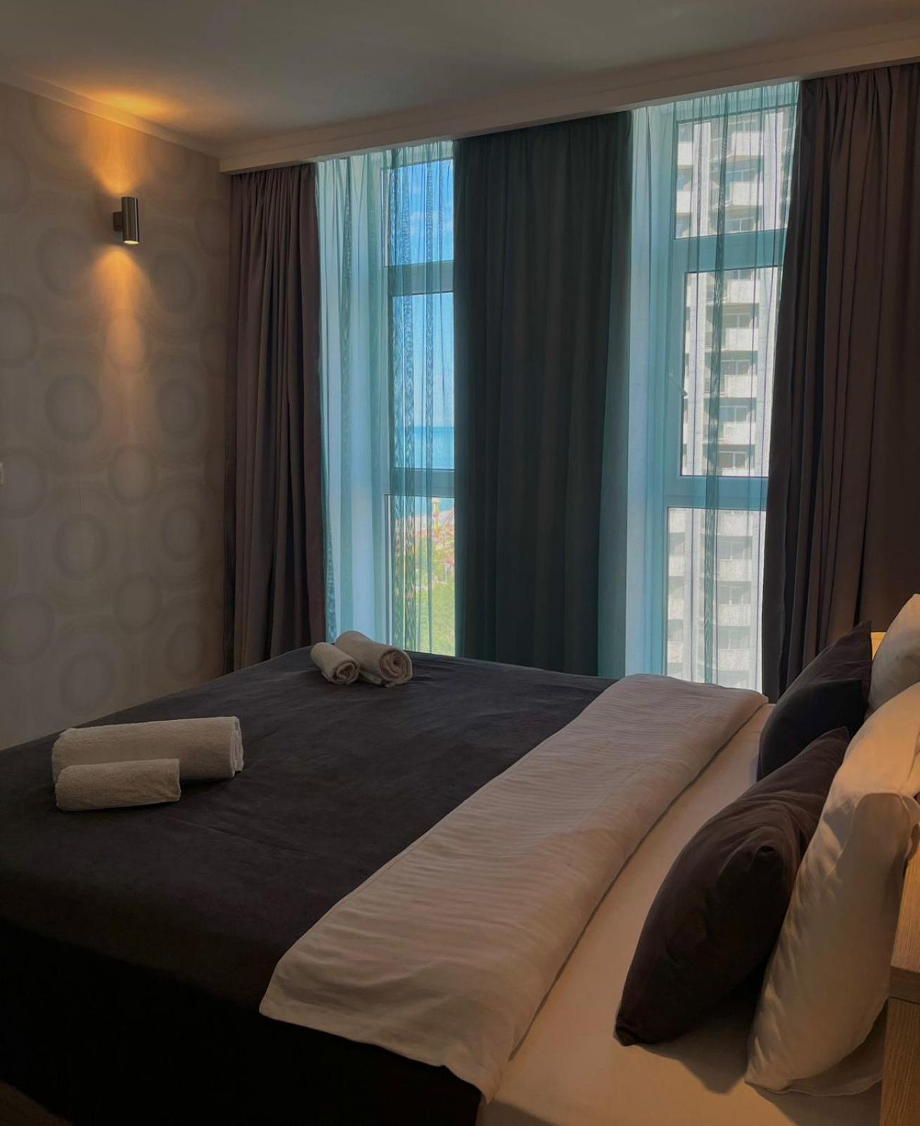 Holiday Lux Tower Batumi Exterior photo