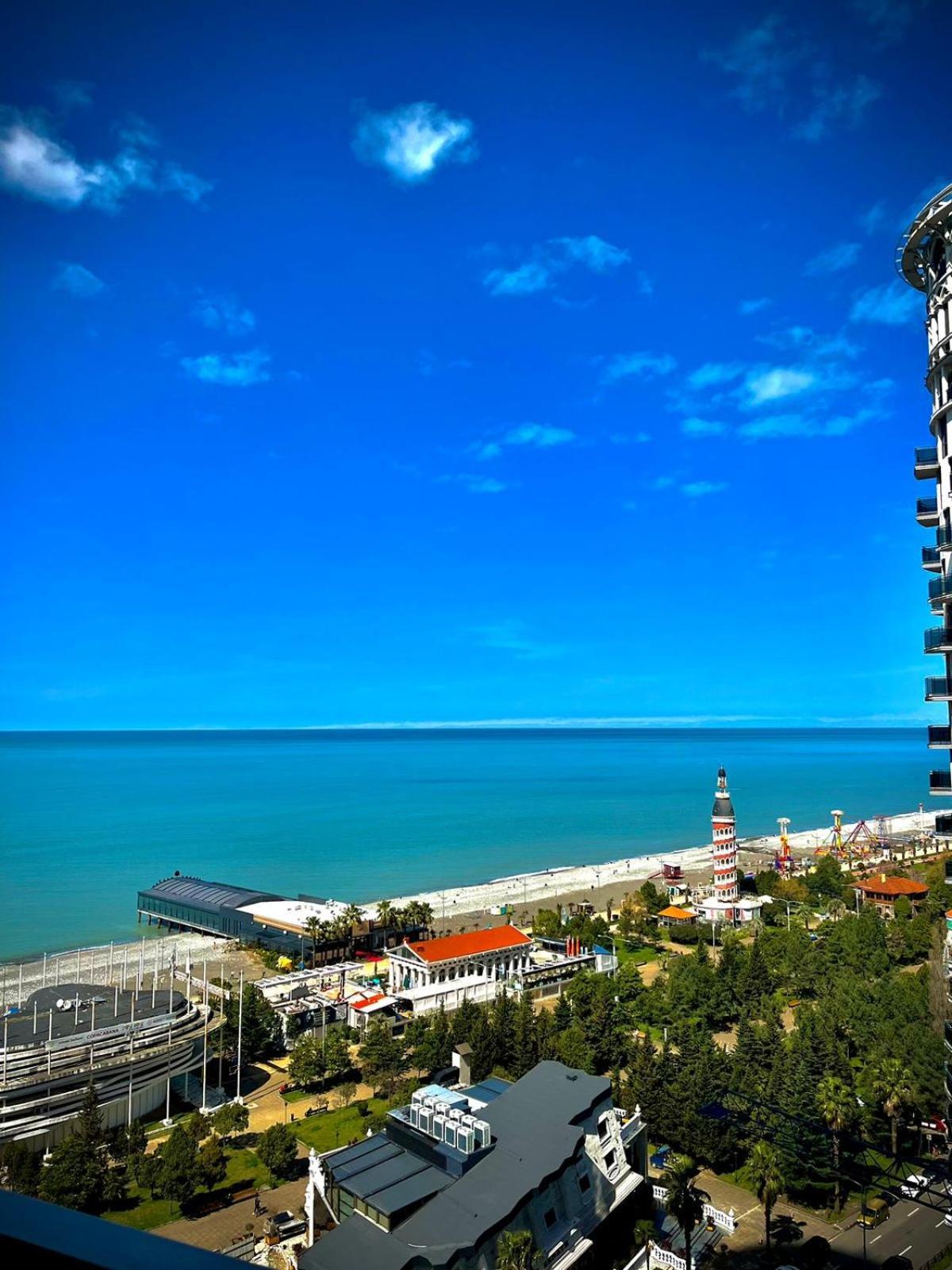 Holiday Lux Tower Batumi Exterior photo
