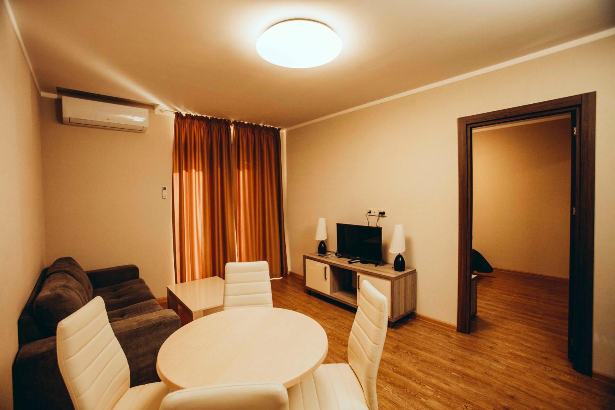 Holiday Lux Tower Batumi Room photo
