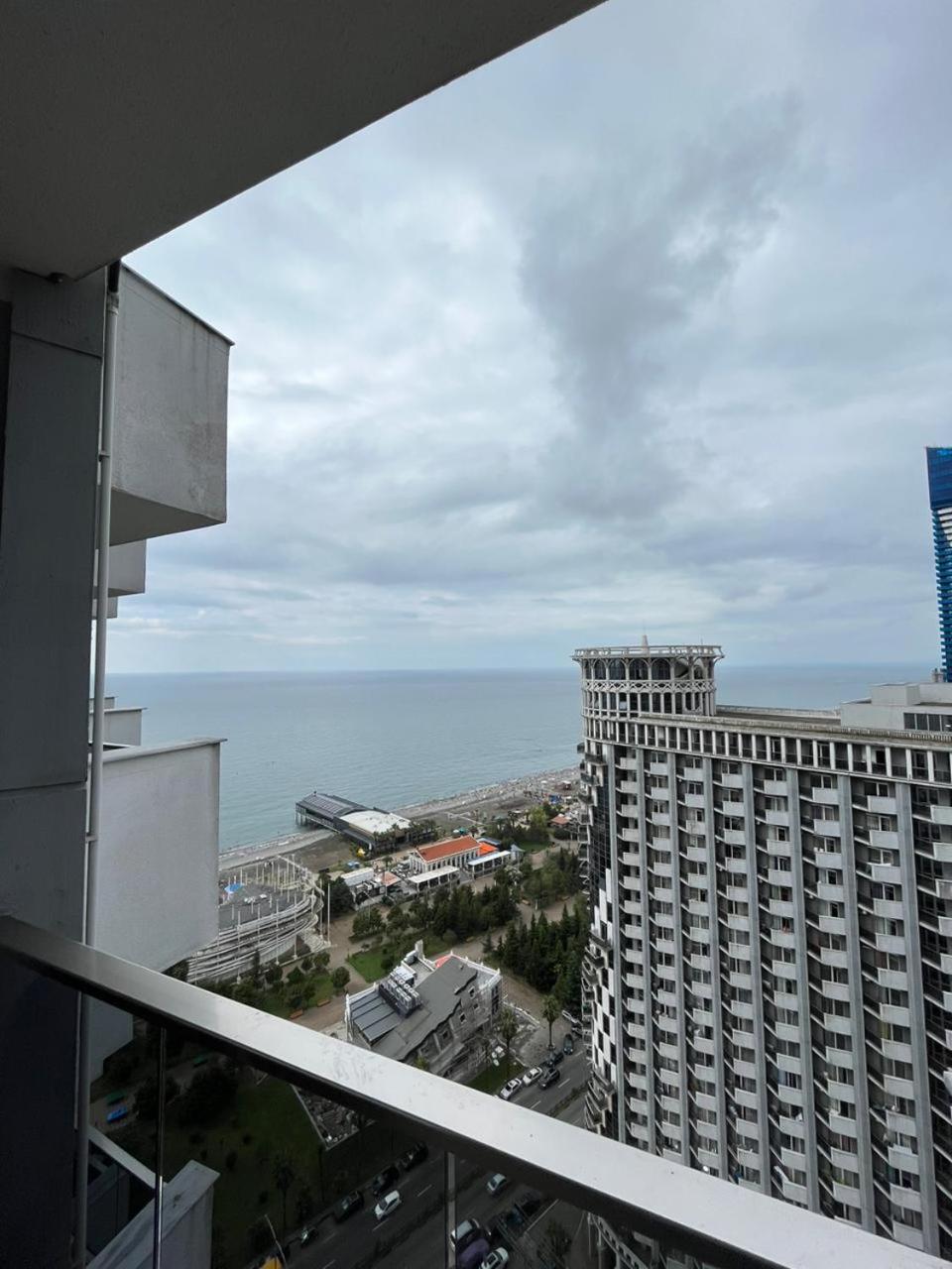 Holiday Lux Tower Batumi Exterior photo