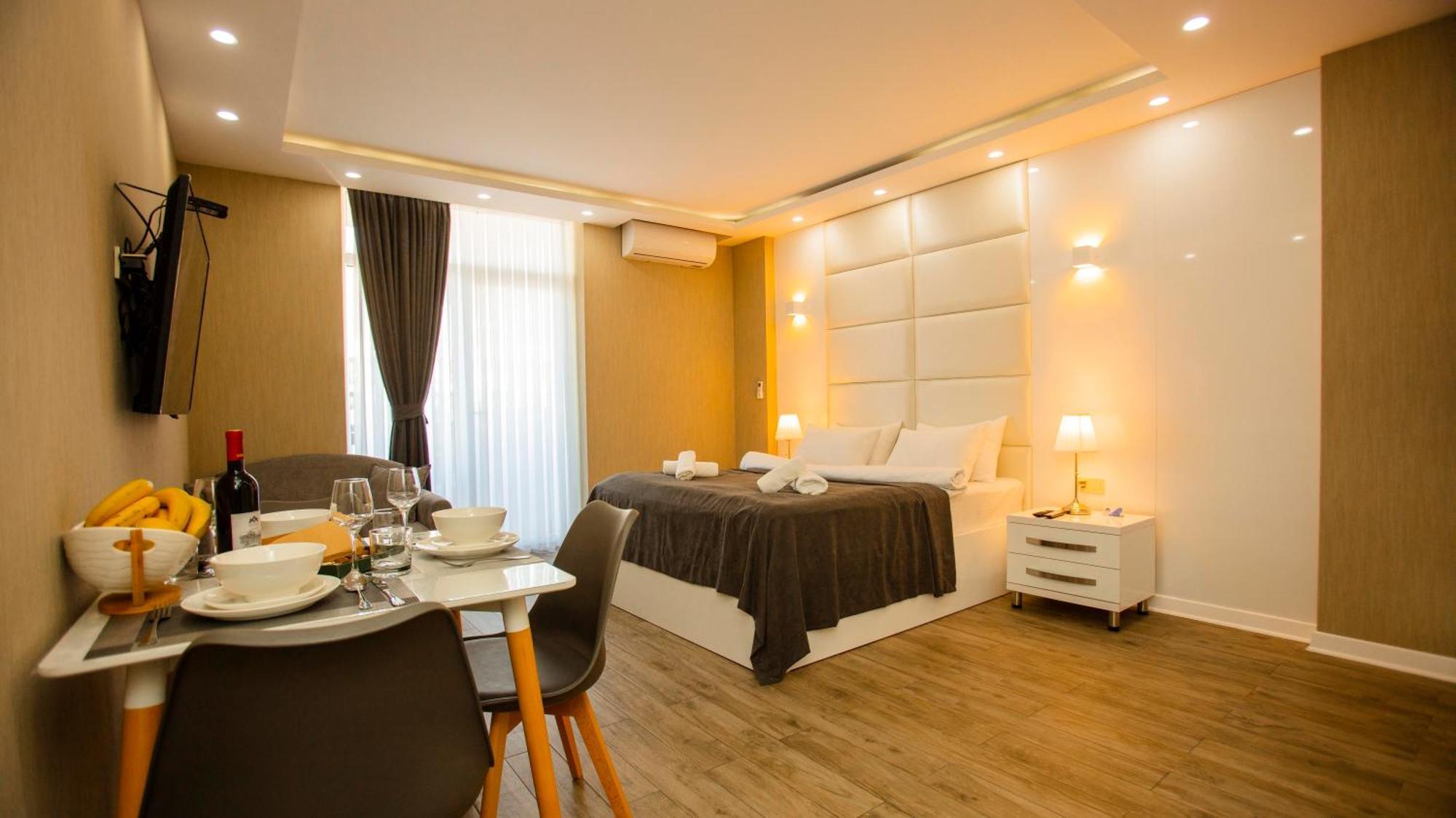 Holiday Lux Tower Batumi Exterior photo