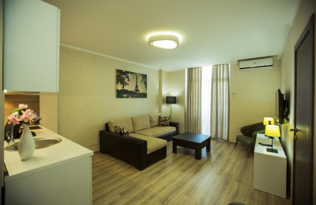 Holiday Lux Tower Batumi Exterior photo