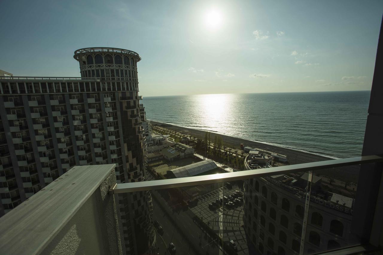 Holiday Lux Tower Batumi Exterior photo